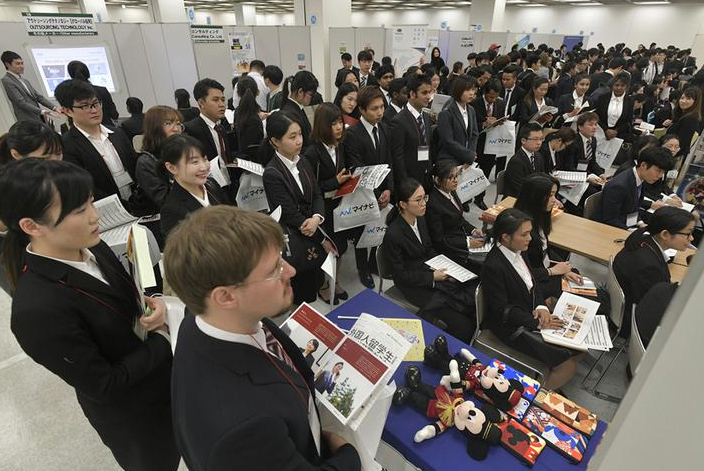 日本留学の就職形態の良い専門分析